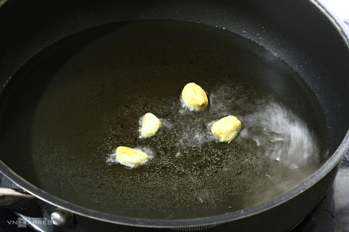 Nên dùng dầu thực vật hay mỡ động vật?